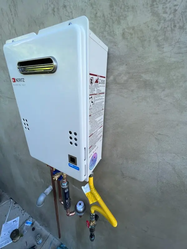 Tankless water heater installation for Las Flores homes